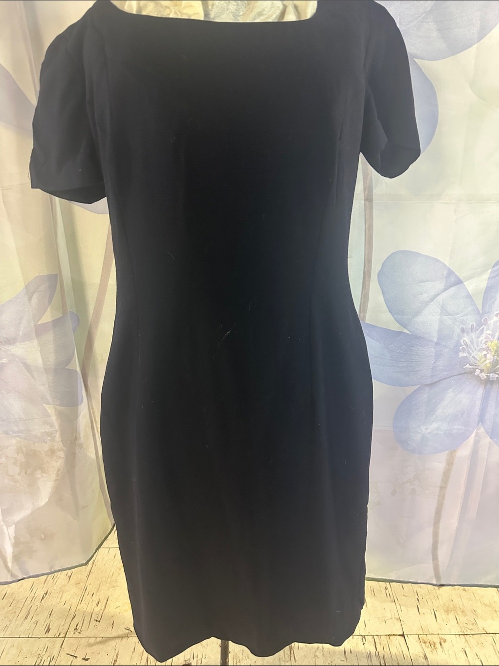 Jones New York Black Short-Sleeve Midi Sheath Dress